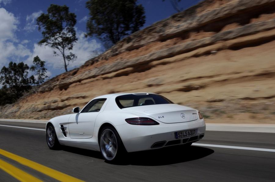  Mercedes-Benz SLS AMG White 2011 года  (фото 2 из 29)